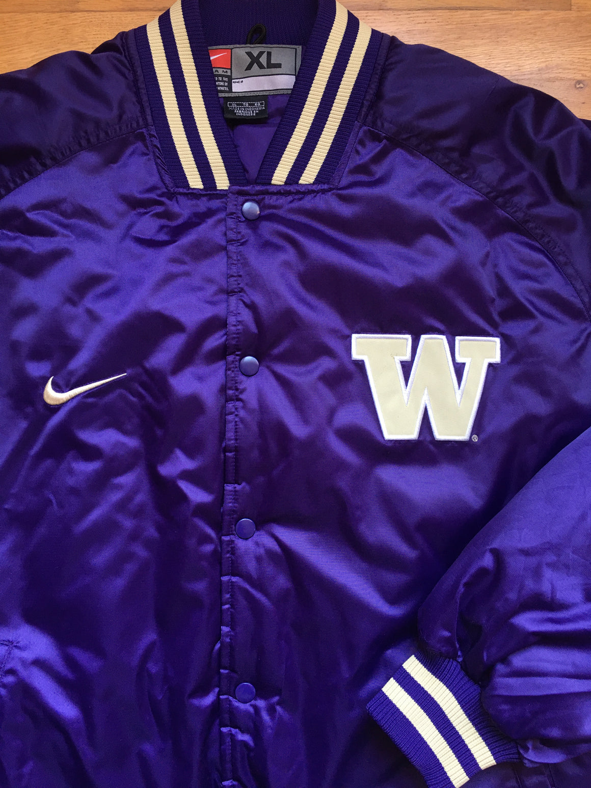 Washington Huskies Nike Satin Jacket - XL / 2XL