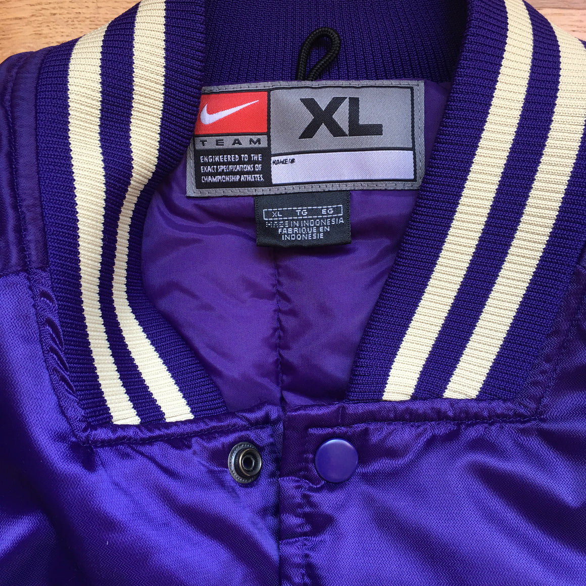 Washington Huskies Nike Satin Jacket - XL / 2XL