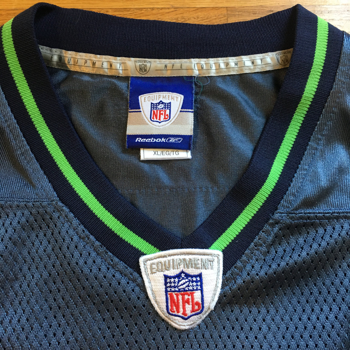 Seattle Seahawks Signed Lofa Tatupu jersey - XL
